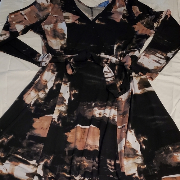 Dress - Picture 1 of 3